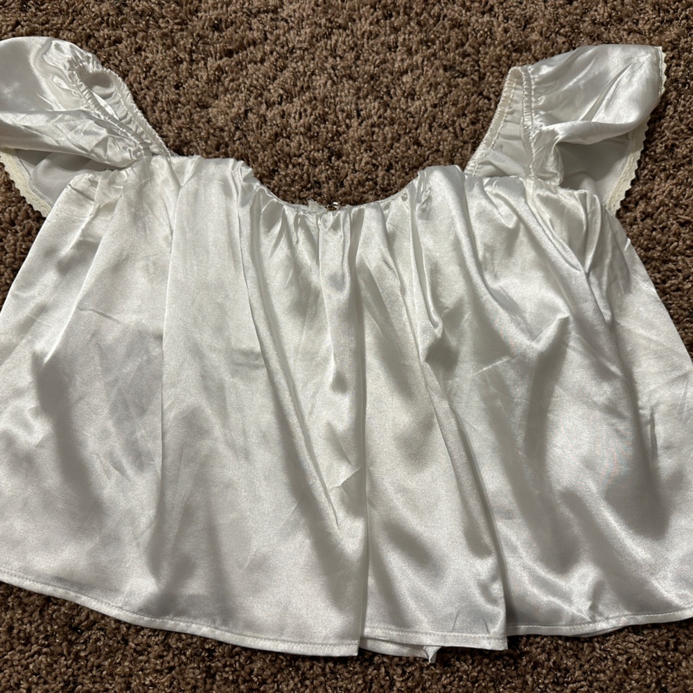 Forever 21 White Bandeau Satin Shirt Top Open Back Cap Sleeves Off Shoulder Sz S
